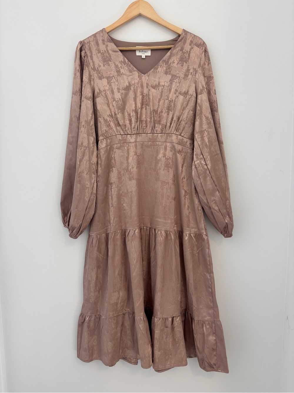 Böhme Shimmery Mauve V-Neck Tiered Midi Dress, Medium